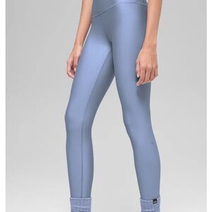 ALO Yoga Women's baby blue leggings never been worn…NWOT